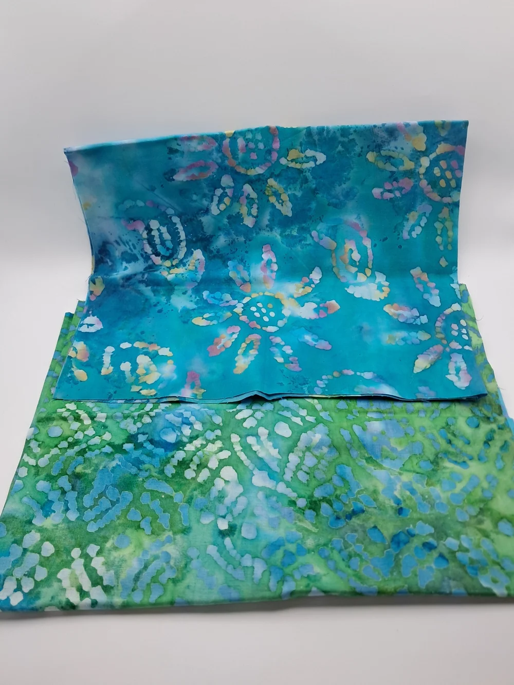 Batik Fat Quarter Fabric Bundle Cotton in Multi Colors with Free Sewing Pattern